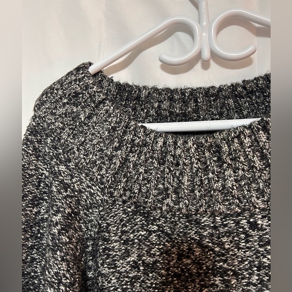 Ricki's grey Knit Sweater, rounded neckline- great for winter fun- xl - Picture 2 of 8